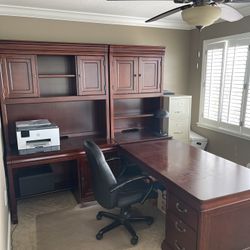 Haverty’s Office Furniture With Chair
