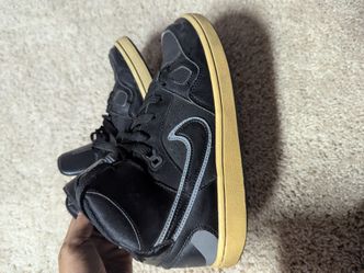 Nike shoes size 5