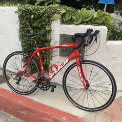 Road Bike Fuji  ( 700$ Or Best Offer ) 
