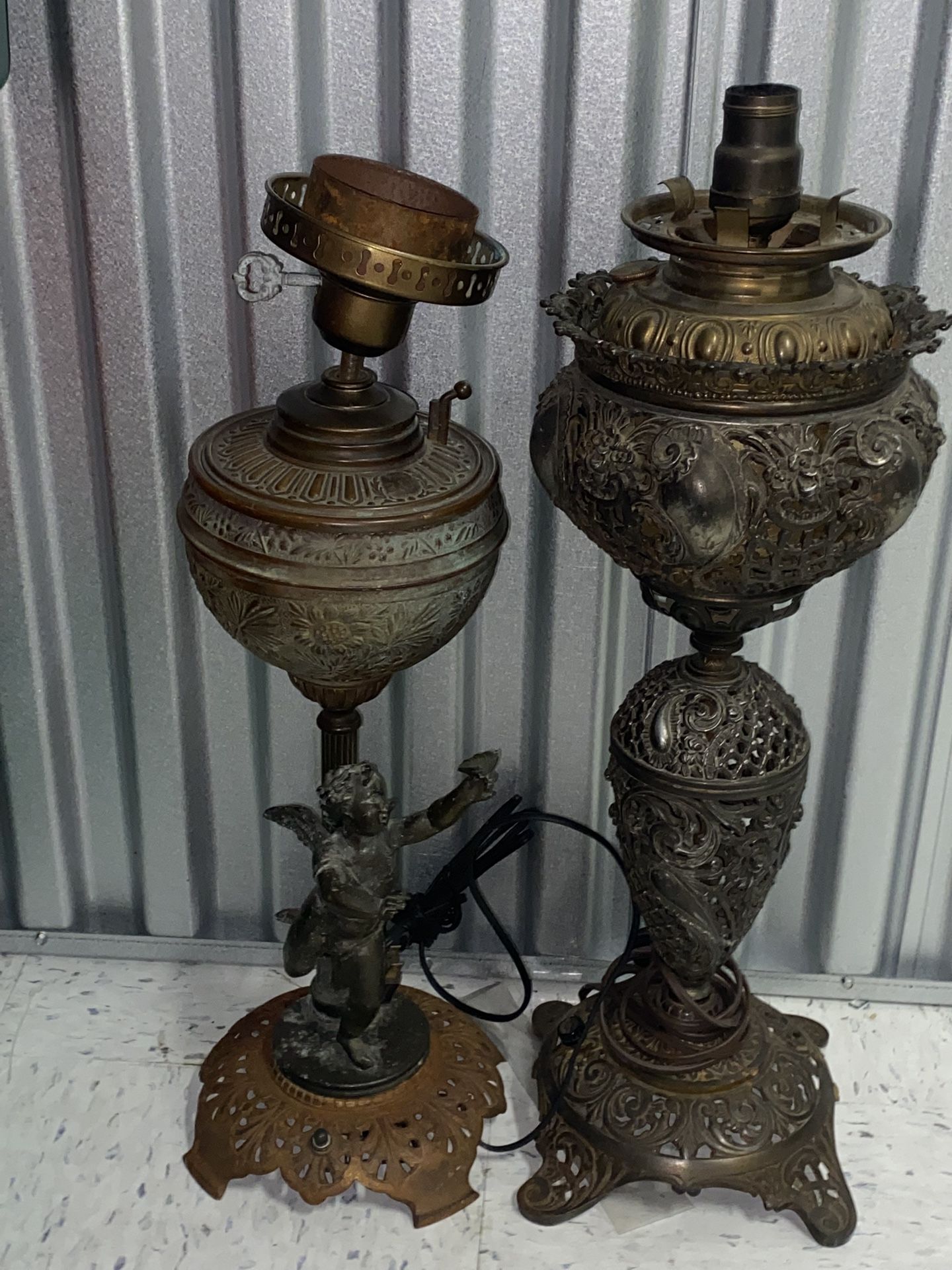 Bradley & Hubbard - Antique Lamps