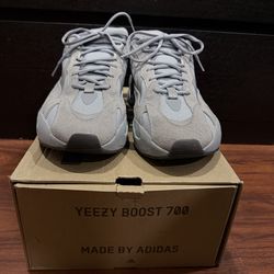 Adidas Yeezy 700 Hospital Blue size 13