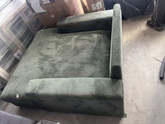OVER SIZE LIVING ROOM CHAIR