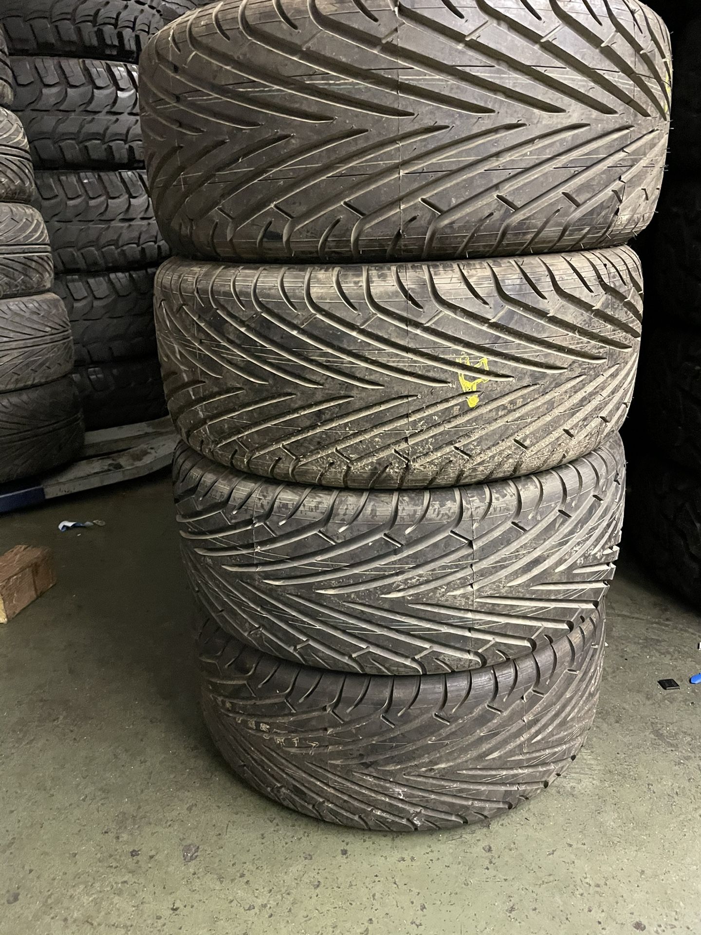 215/65R17 Acelera Nuevas Las 4 Con 99% De Vida Las 4