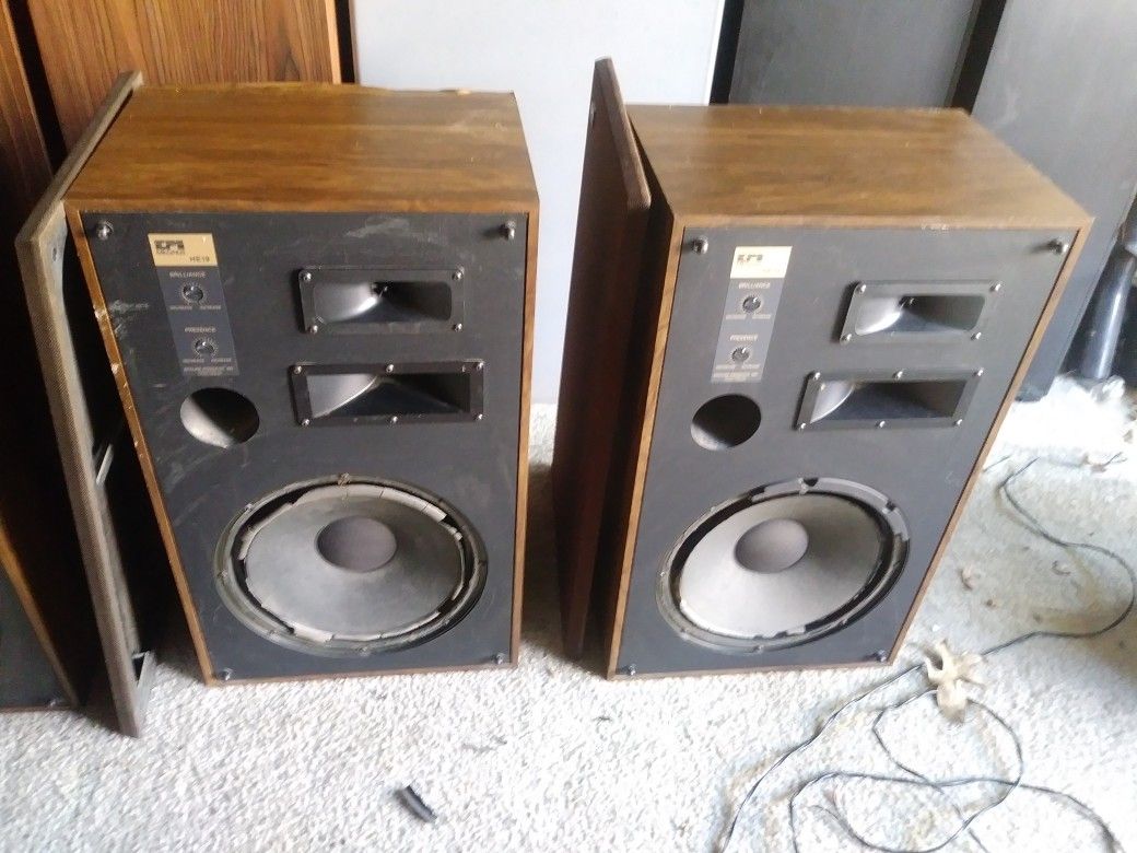 EPI Magnus HE 19 speakers