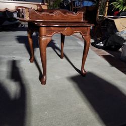 2 Side Tables