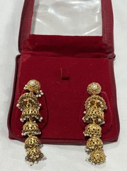 Earrings pierced Gold look