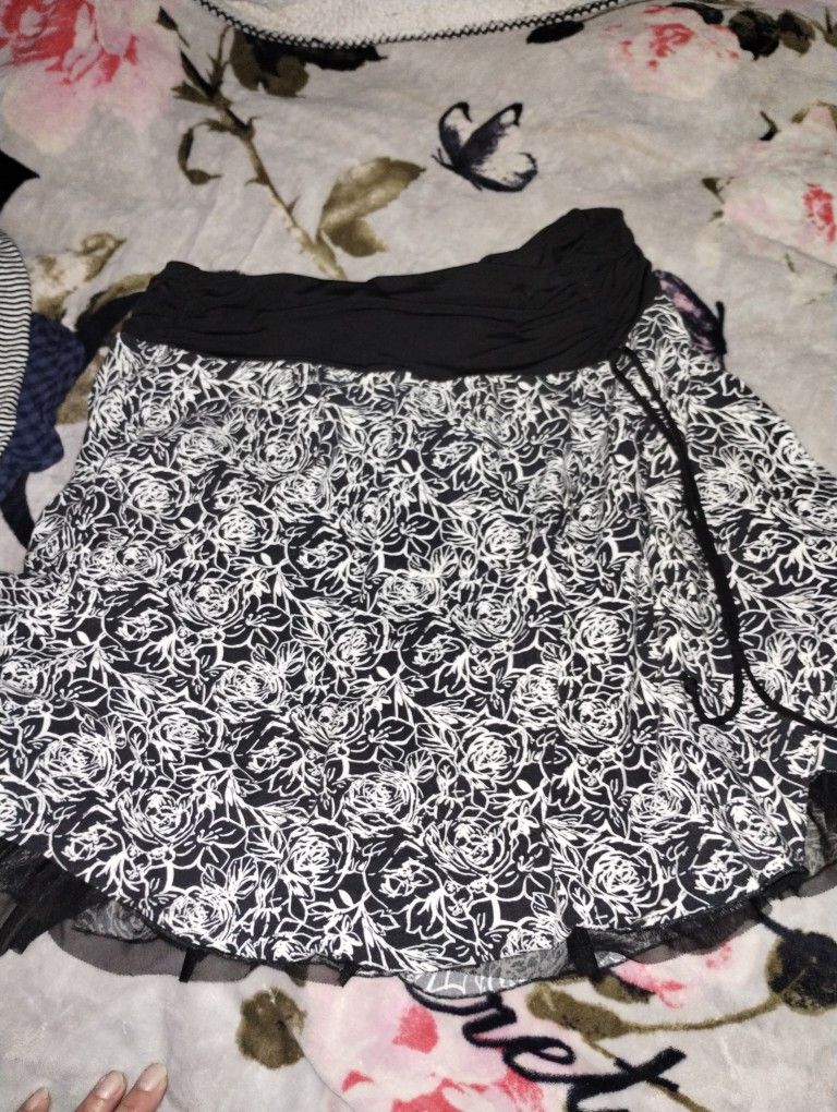 Black And White Skirt With Tulle Underneath