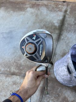 TAYLORMADE R1 DRIVER GREAT CONDITION WITH BRAND NEW GRIP