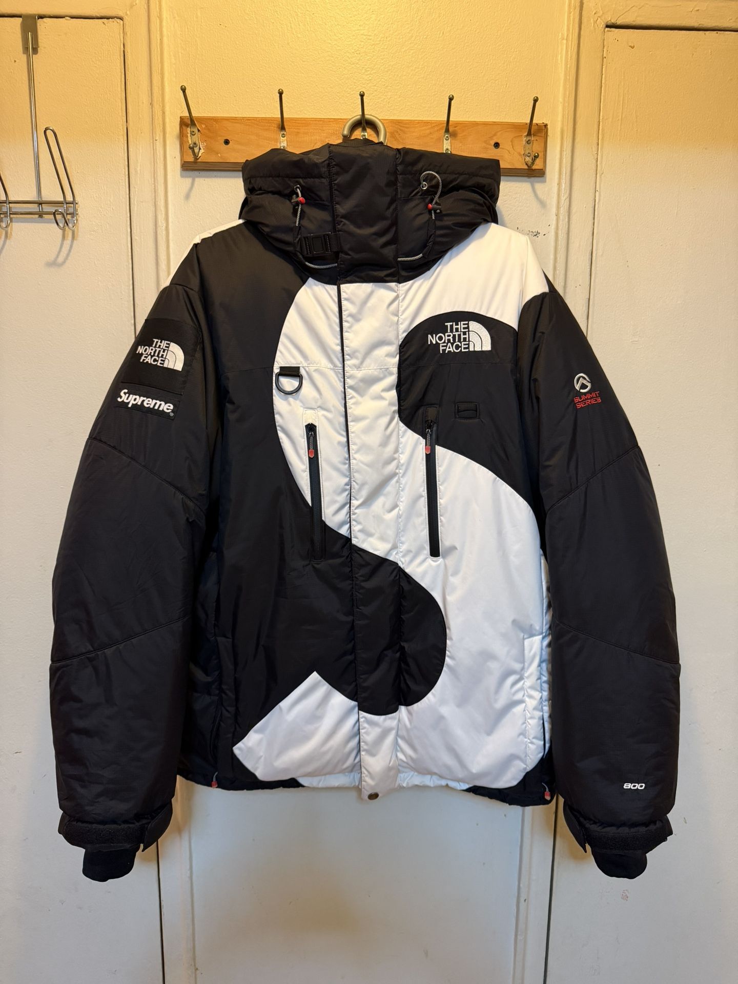 SUPREME X THE NORTH FACE S LOGO SUMMIT SERIES HIMALAYAN PARKA (LARGE)…