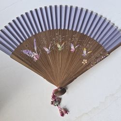 Glamor vintage carved wooden handbag fan - folding fan - 
**New**
Excellent condition 
Beautiful details 