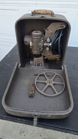 Vintage 1930's Bell and Howell 8mm Filmo Master 400 Design 122 Model G Projector