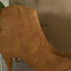 Zara  Boot Size 38, 7 