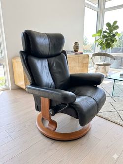 Ekornes Stressless “ Magic “ Recliner , Copenhagen.  Delivery Available