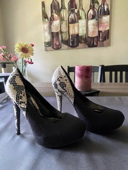 KK Snake print Stilettos 7M Kardashian Kolkection