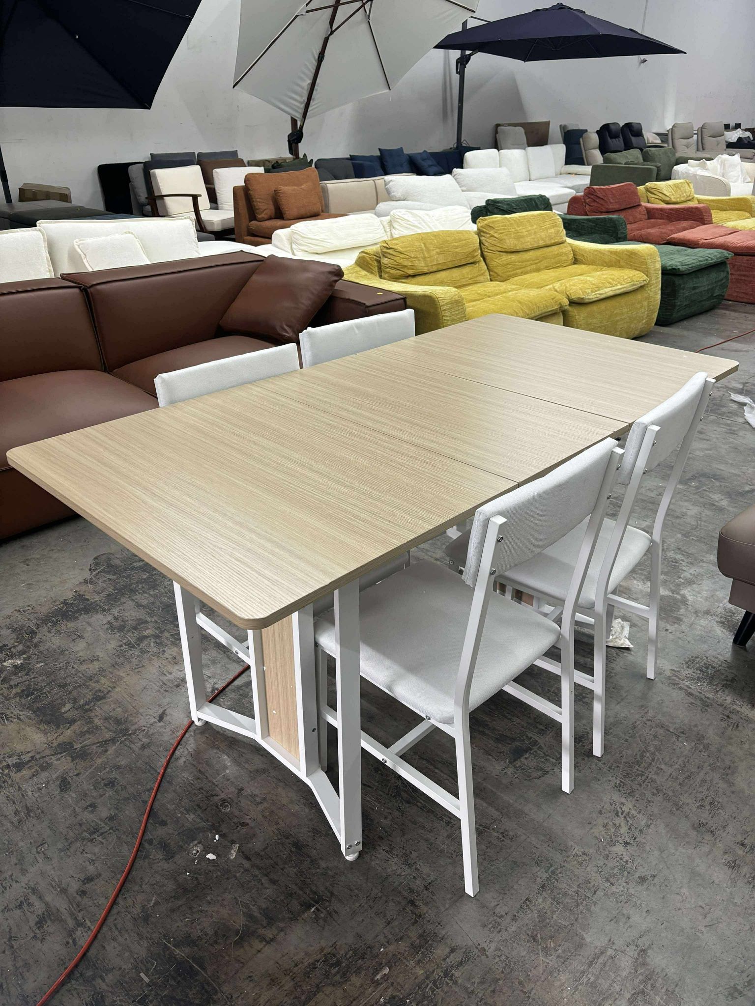 63" Extendable Kitchen Table Set for 4-8 People, 5-Piece Large Dining Table Set With 4 Chairs（small damage)