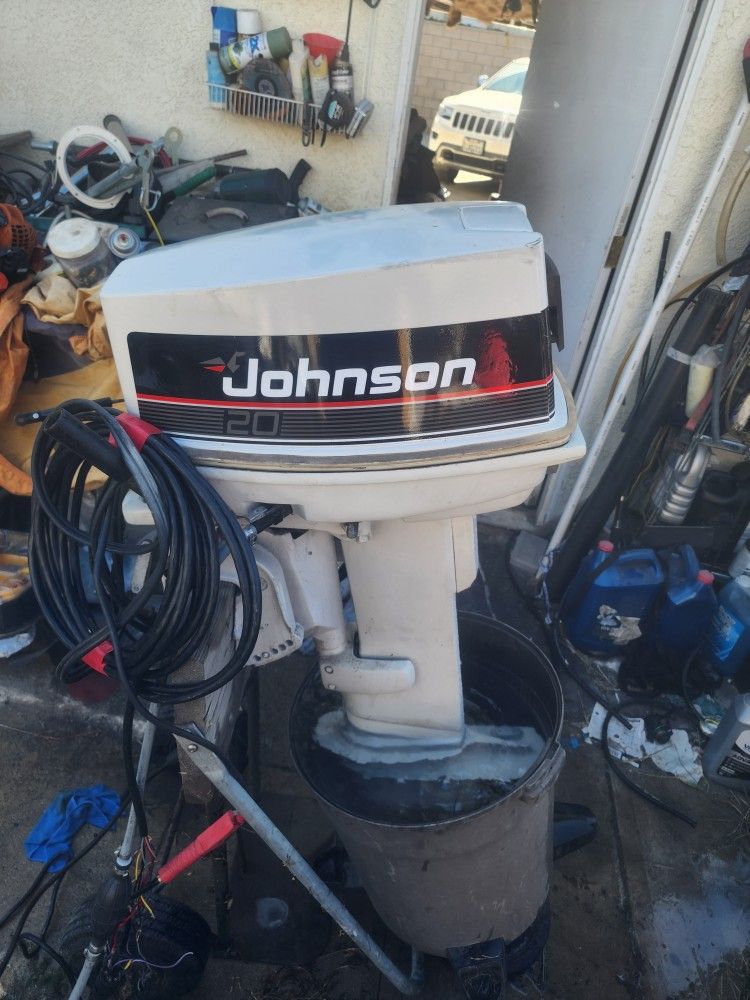 20HP Johnson Outboard Motor Kicker 2-stroke for Sale in Bellflower, CA ...