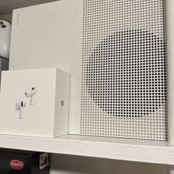 Xbox With 2 Controllers!