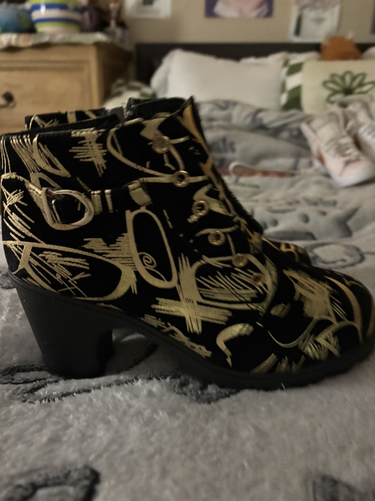 Women’s Boots Size 8-8.5
