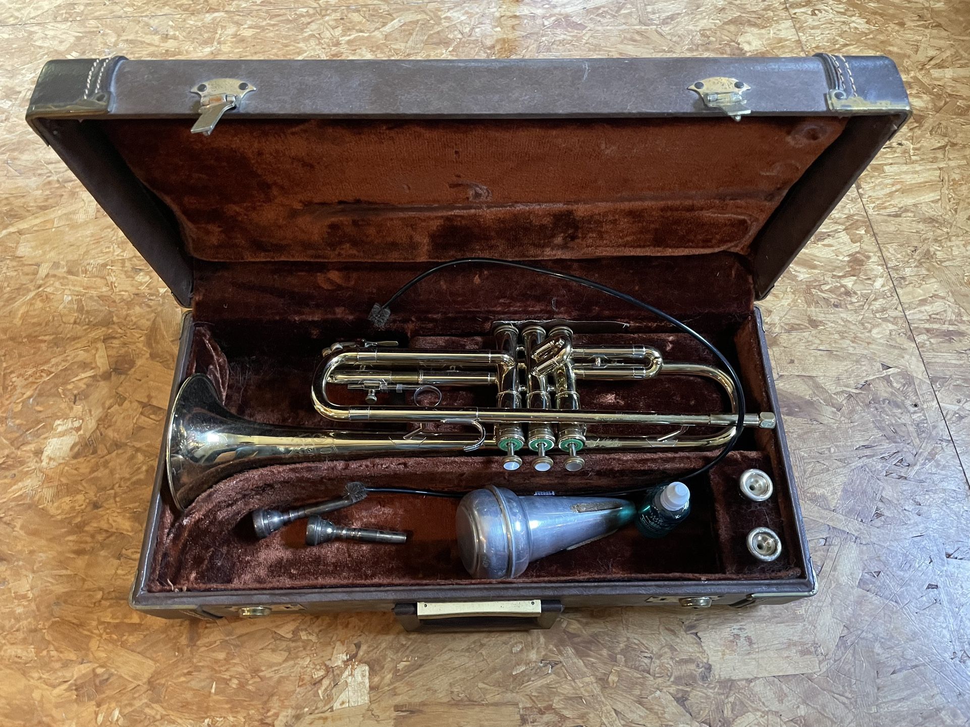 Olds Ambassador Trumpet + Bach Mt Vernon 7C Mouthpieces 
