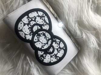 New White Hello Kitty Collectors Clutch