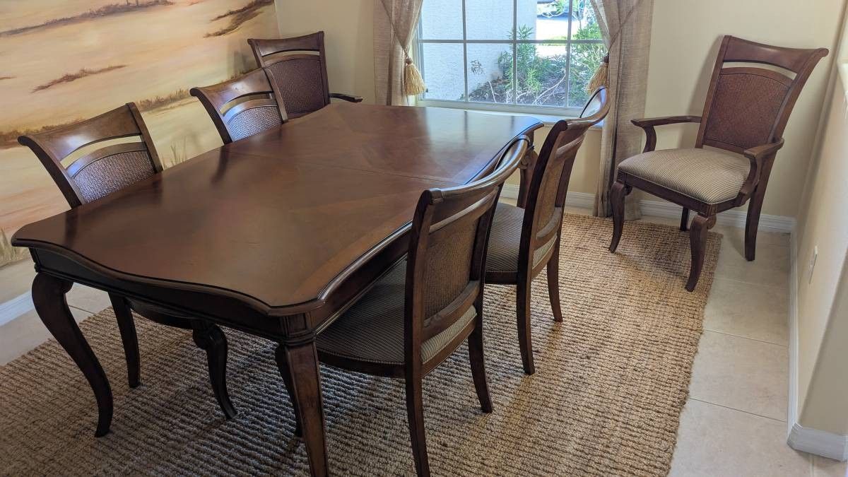 Dining Table, 6 Chairs, Leaf, Pads