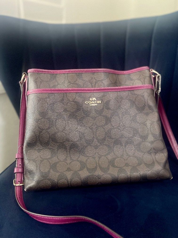π Authentic Coach Crossbody Bag β Signature Canvas & Leather Trim | Very Good Condition