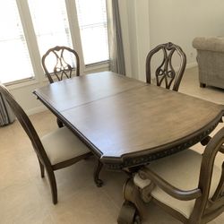 Wood Table And 4 Chairs  Excellent Condition