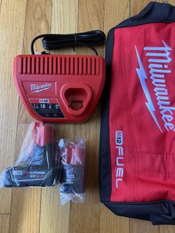 *NEW* Milwaukee M12 XC 4.0Ah And 2.0Ah battery kit with Charger and Tool Bag