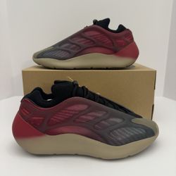 BRAND NEW adidas Yeezy 700 V3 “Fade Carbon” – 10M
