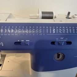 Sewing Machine Huskystar 224 By Viking Machine