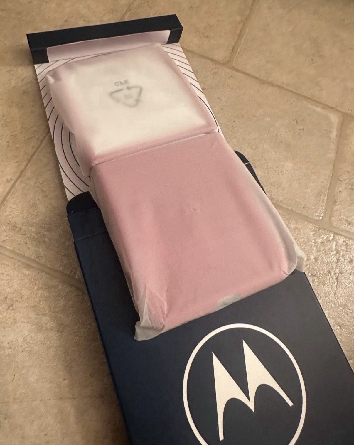 Motorola Razr+ 2024 Protective Case Peacock Pink