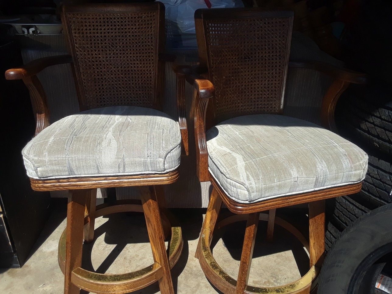 Swivel bar stools