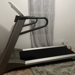 Precor 9.27 treadmill for Sale in Yelm WA OfferUp