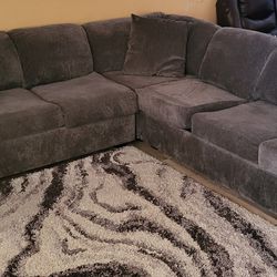 9x9 Sectional Couch W/ Sleeper 