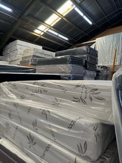 Hola quien ocupa colchones Nuevos who needs new mattress?😊