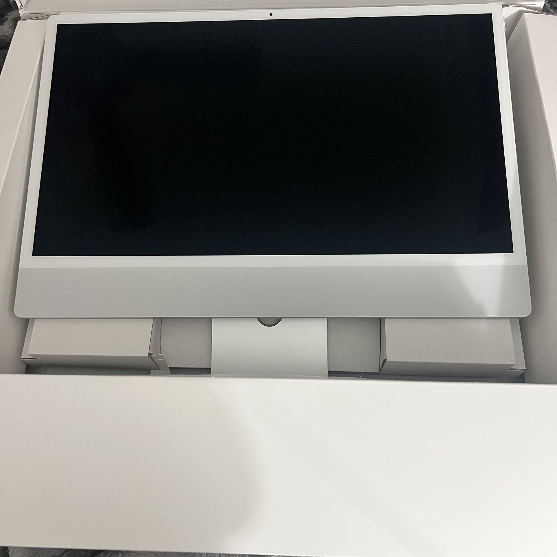 Apple iMac 24” M1 • 8GB/512GB • Excellent Condition + Box