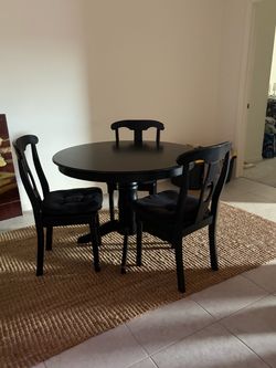 Black Round table  no chairs