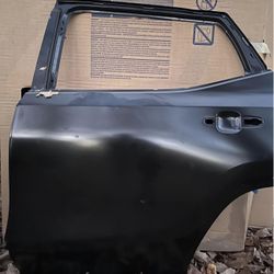 2018- 2023 GMC terrain  Driver side  rear door 