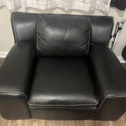 9/10 Leather Chair