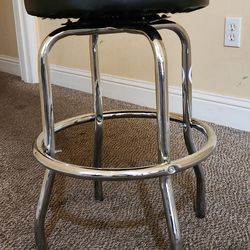 Musician stool for guitarists/musicians