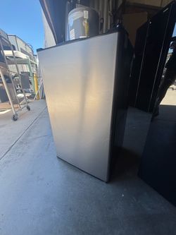 MAGIC CHEF RV REFRIGERATOR 12V