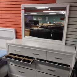 4pc Queen Bedroom Set Queen Bedframe Dresser Mirror Nightstand 