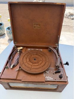 Capitol Model U14 phonograph