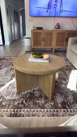 Round Wood Coffee Table Natural Finish