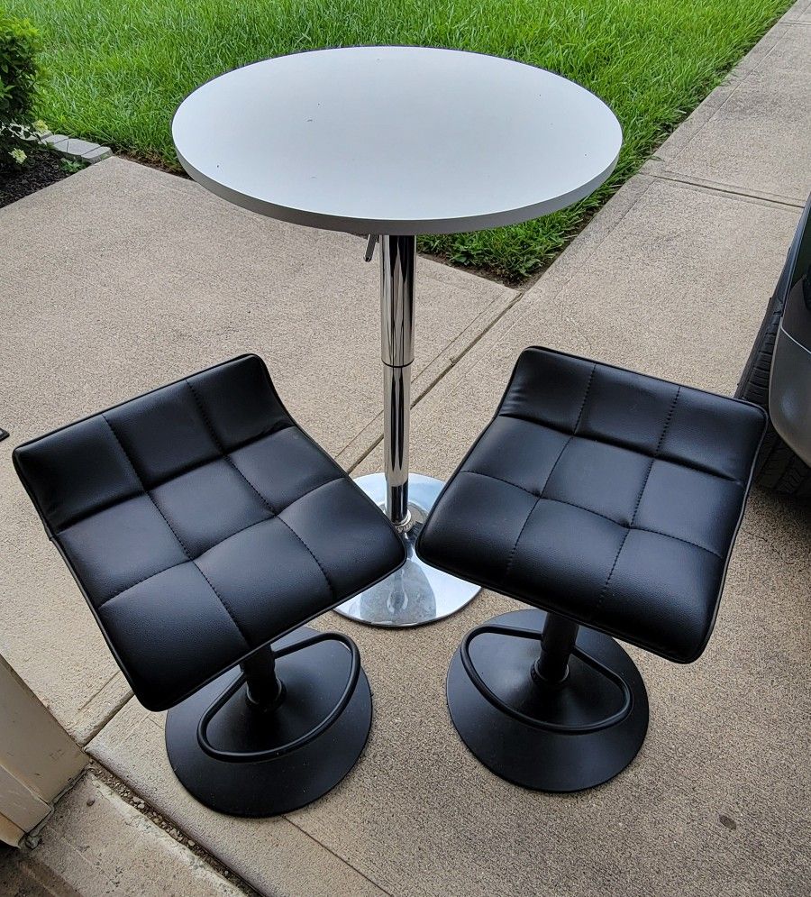Cocktail Table With Bar Stools