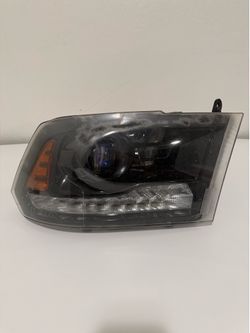 2013 - 2018 DODGE RAM 1500 RH PASSENGER SIDE HEADLIGHT OEM