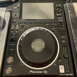 Pioneer  CDJ3000 with Decksaver and Flight Case