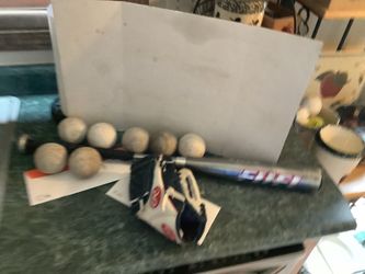 Baseball/Tball package including  like new Rawlings 9.5” baseball glove,  7 soft practice balls  and Rawlings Fuel bat All one price Plainfield, Illin
