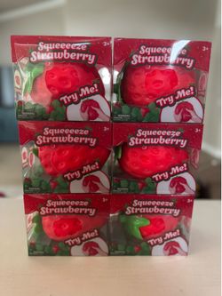 Squeeeeze Strawberry Squishy