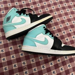 Size 6.5y Or Woman’s Size 8 Jordan Tropicals